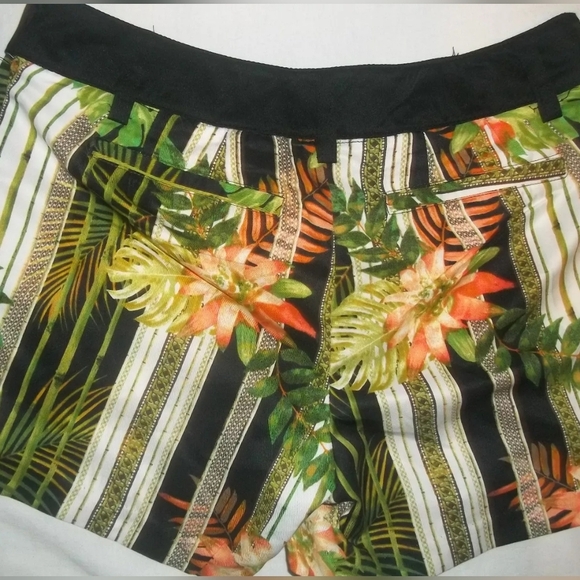 Mossimo Supply Co. Pants - 💚 Mossimo Supply Co. Tropical Print Women's Shorts SIZE 12